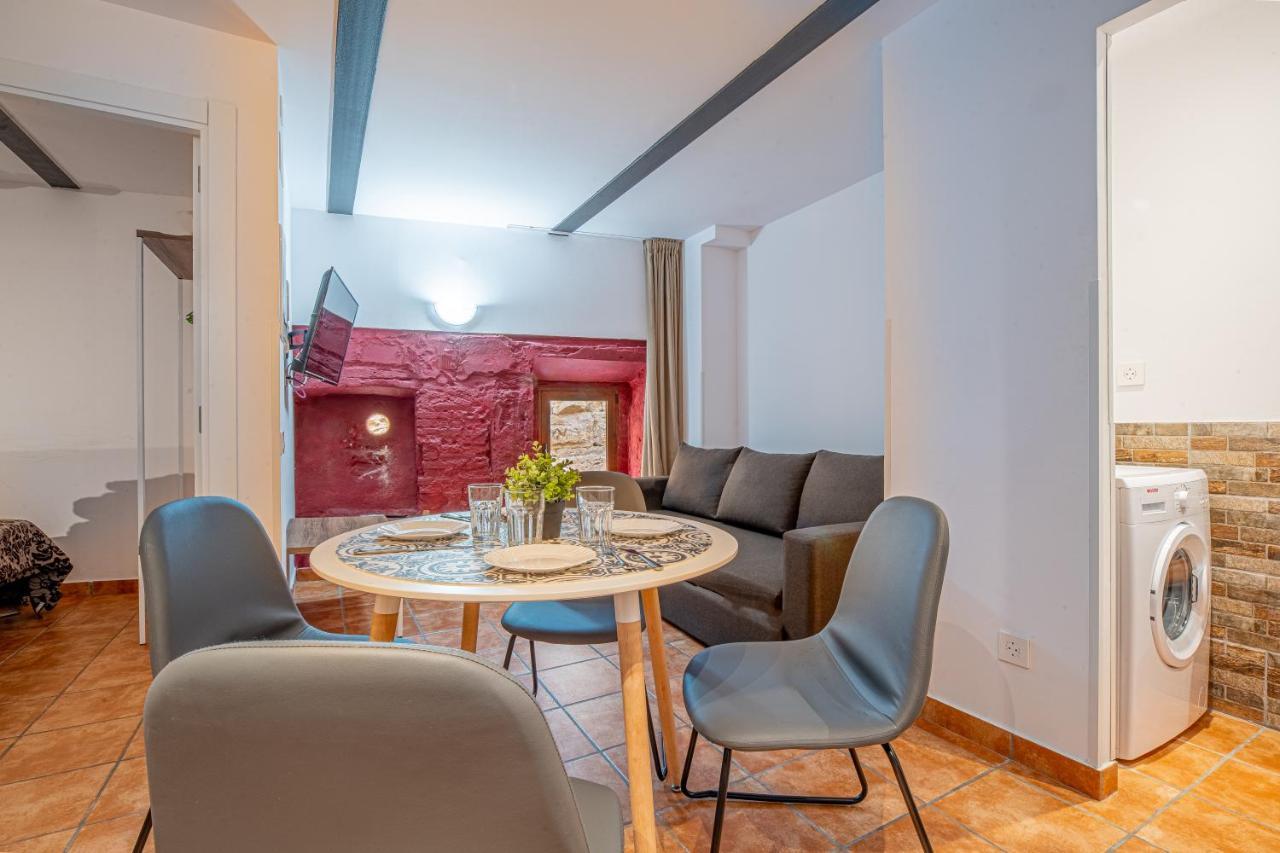 Apartamento 1 en la muralla romana junto a la Catedral Tarragona Exterior foto